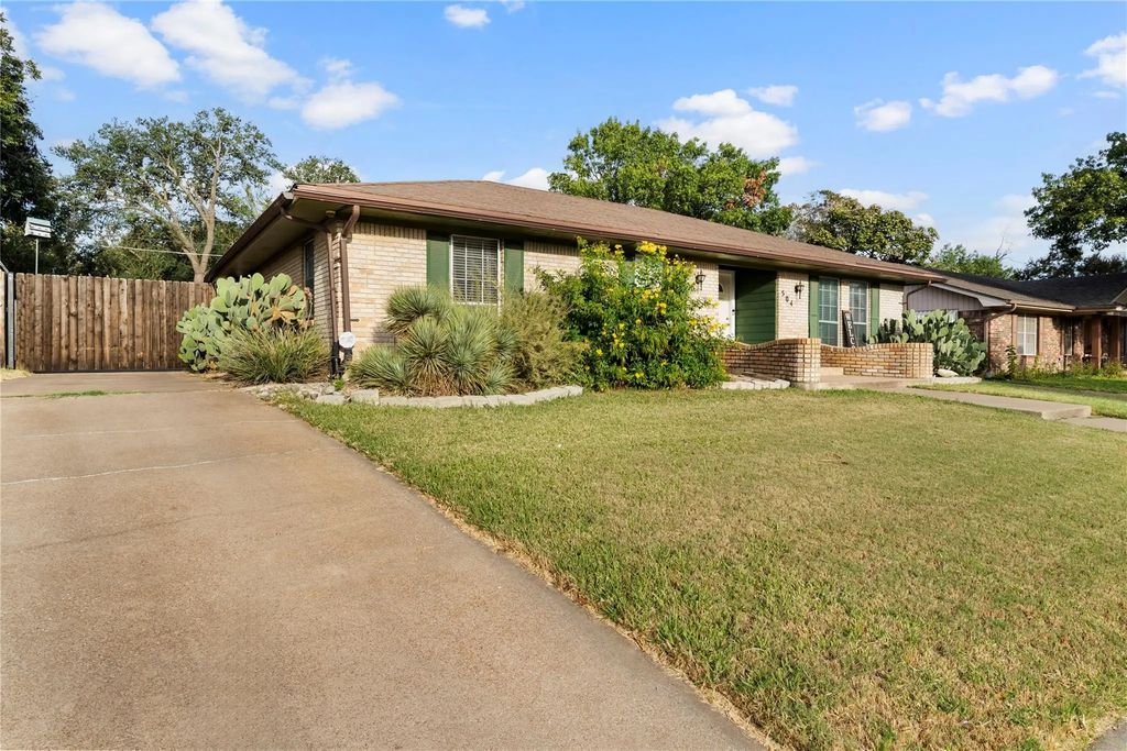 504 Richland Drive, Waco