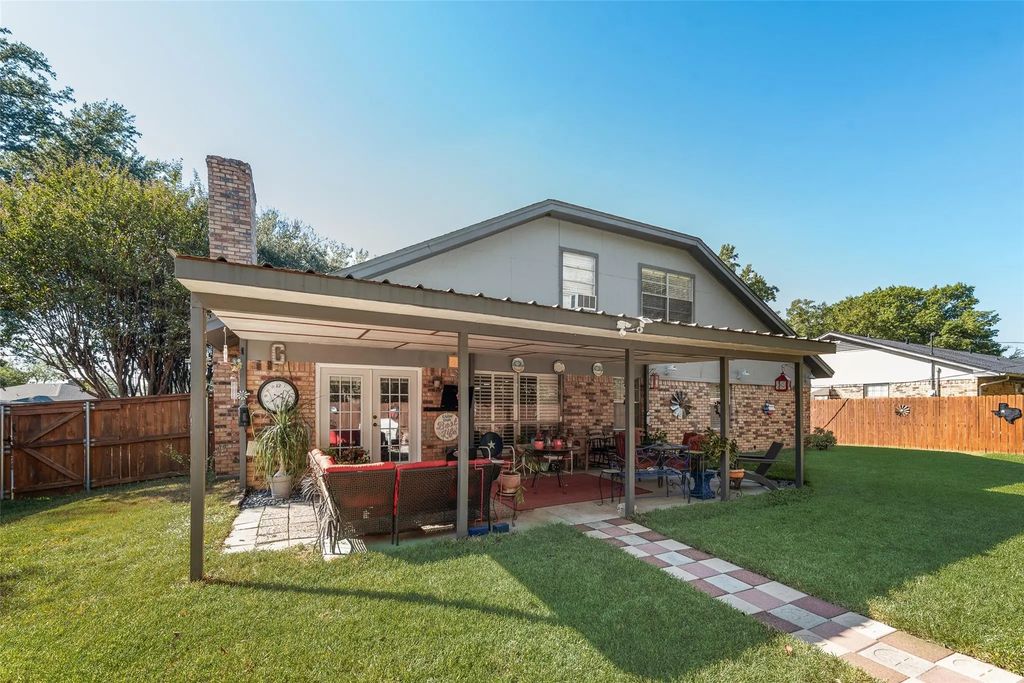 2308 Louise Lane, Ennis