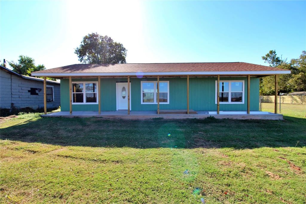 710 E Burleson Avenue, Mart