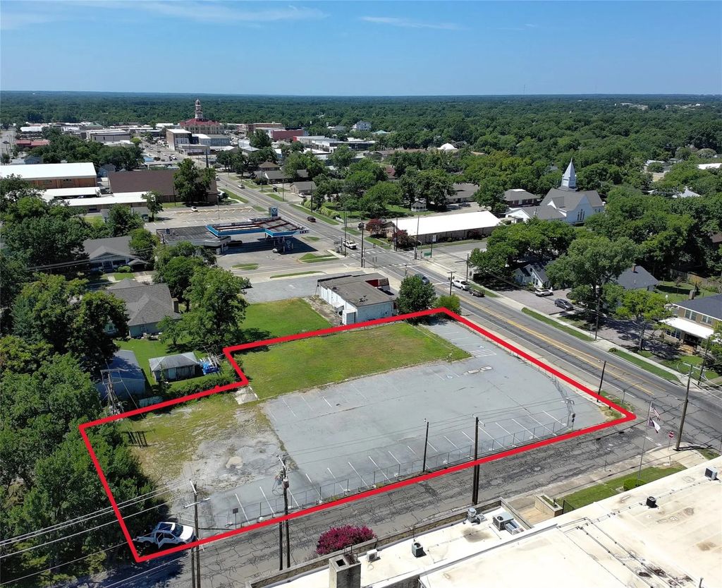 920 N Center Street, Bonham