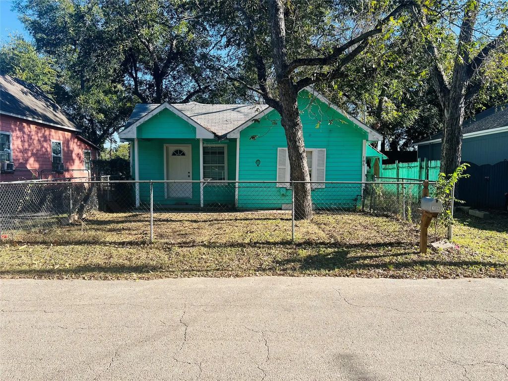 106 Columbia Street, Cleburne