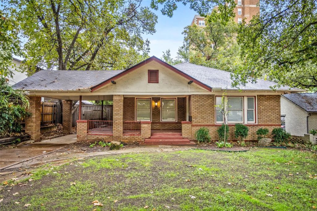 2303 Mistletoe Drive, Fort Worth