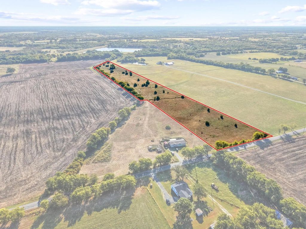 1220 Sears Road, Bells