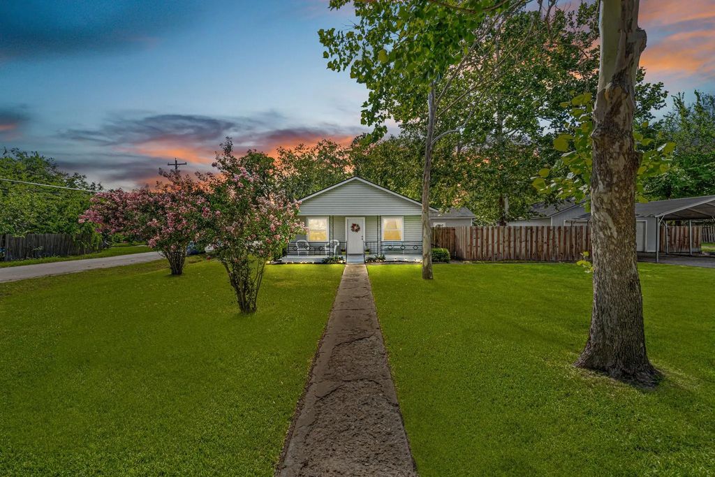 710 W Willow Street, Sanger
