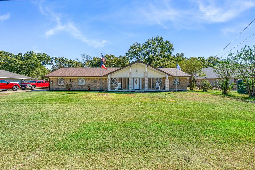 1075 Oak Ridge Drive, Oak Ridge