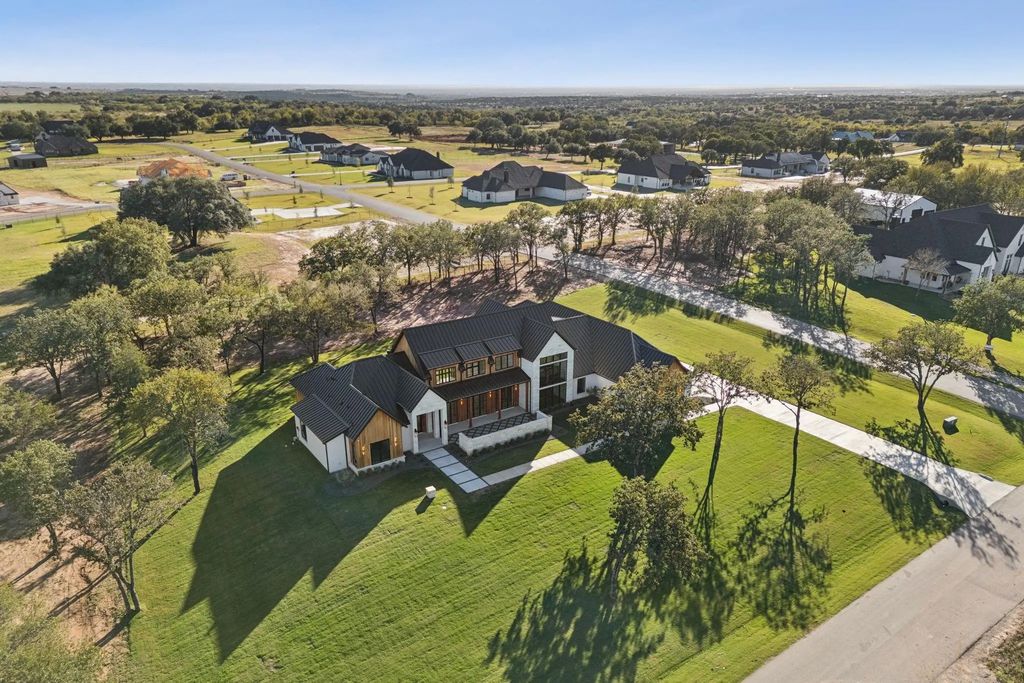 200 Dan Russell Bend, Weatherford