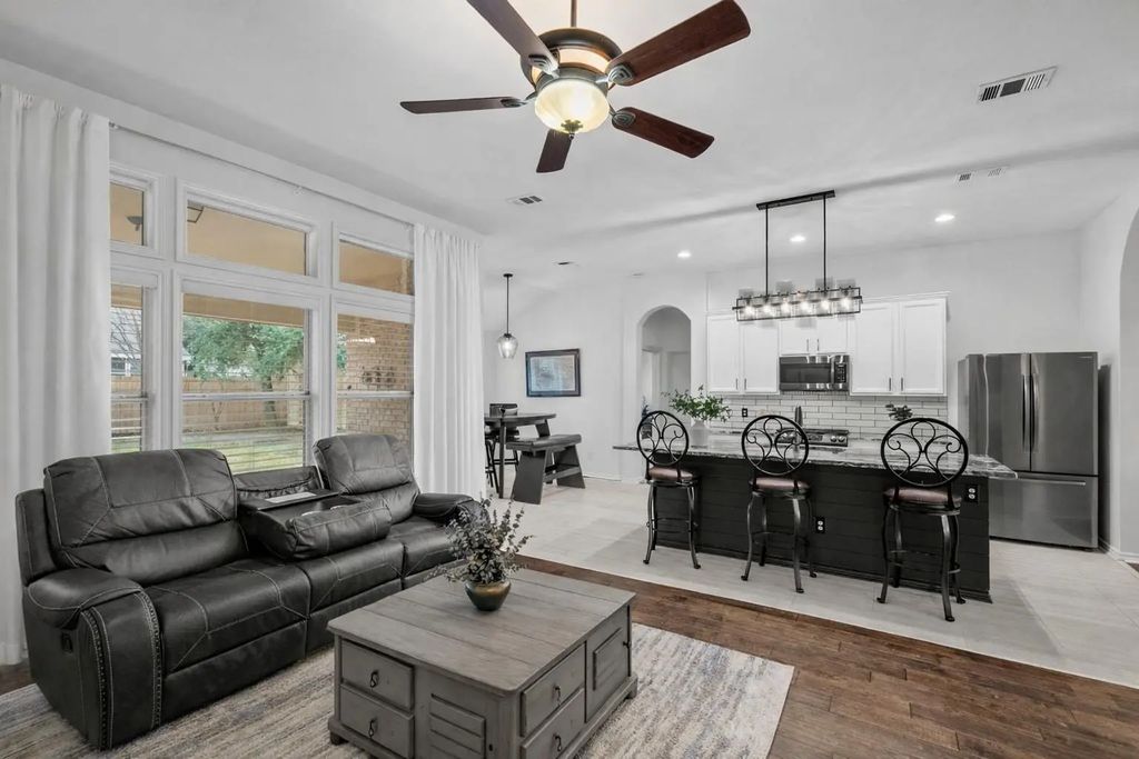 1011 Diane Street, Aubrey