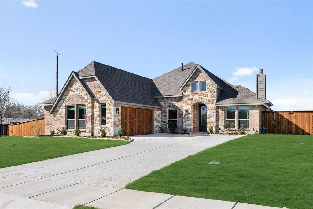 307 Spring Circle, Red Oak