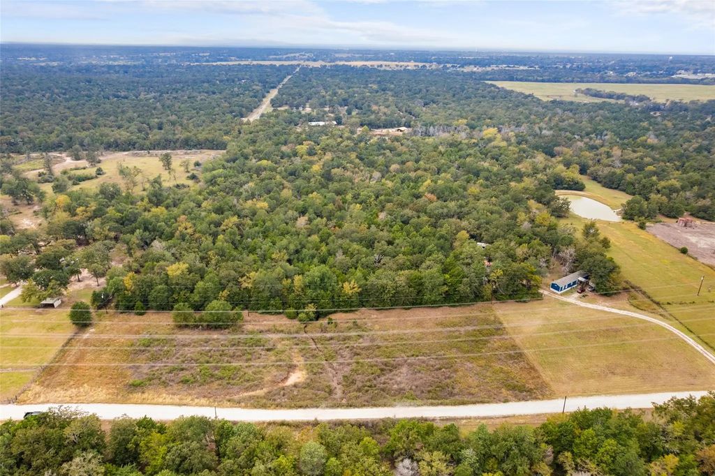 132 Private Road 507, Fairfield