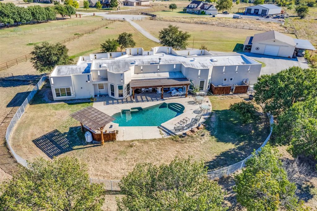 5040 Wind Hill Court, Fort Worth