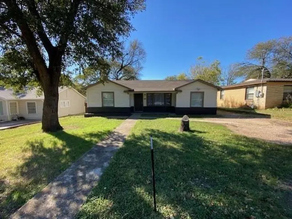 200 S Roberts Cut Off Road, Fort Worth