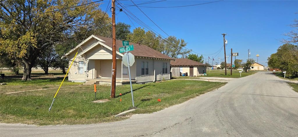 411 Hughes Street, Sanger