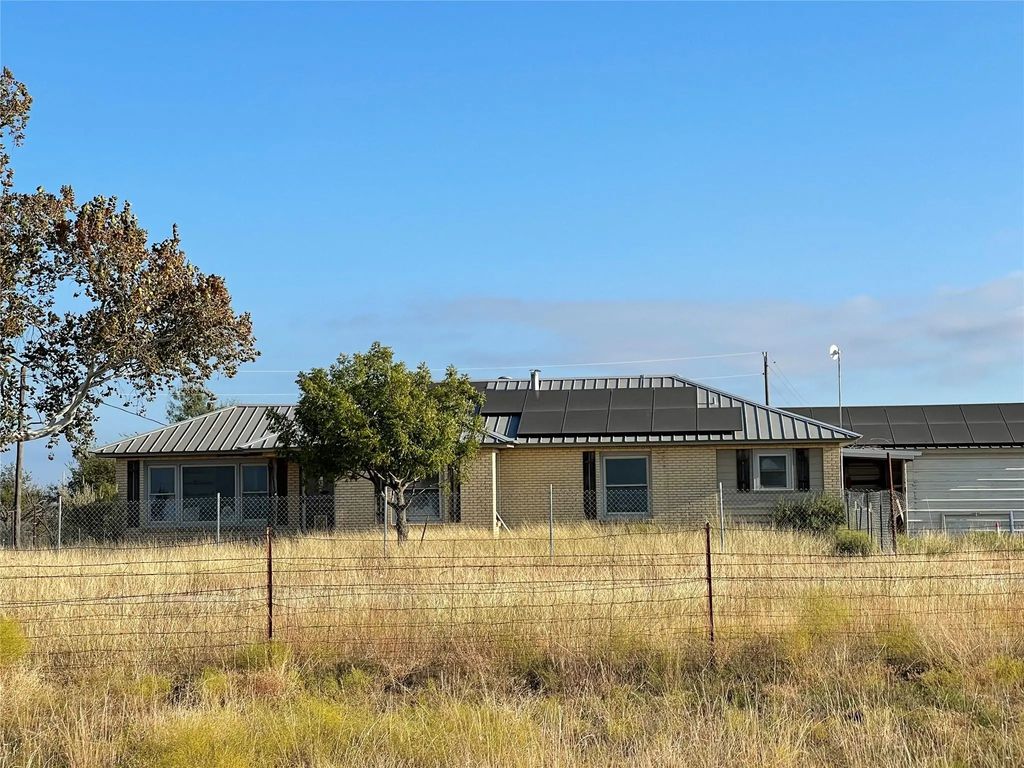 565 Fm 1241, Hamilton