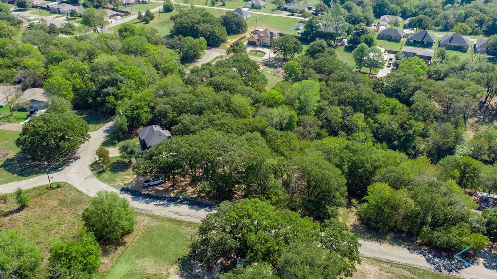 Bay Court, Gun Barrel City