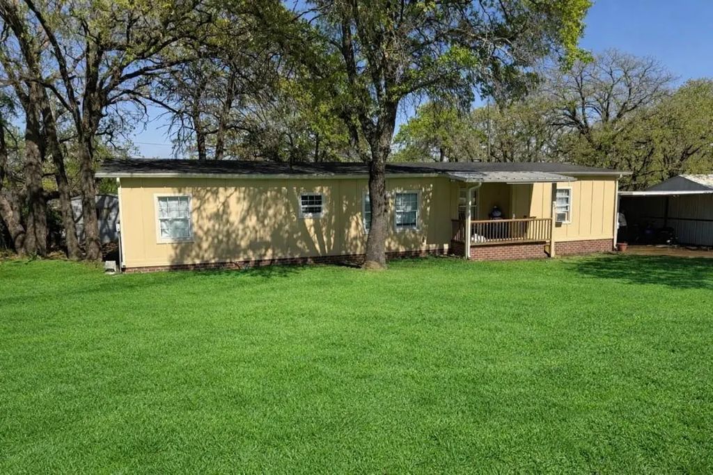 809 Harness Trail, Granbury