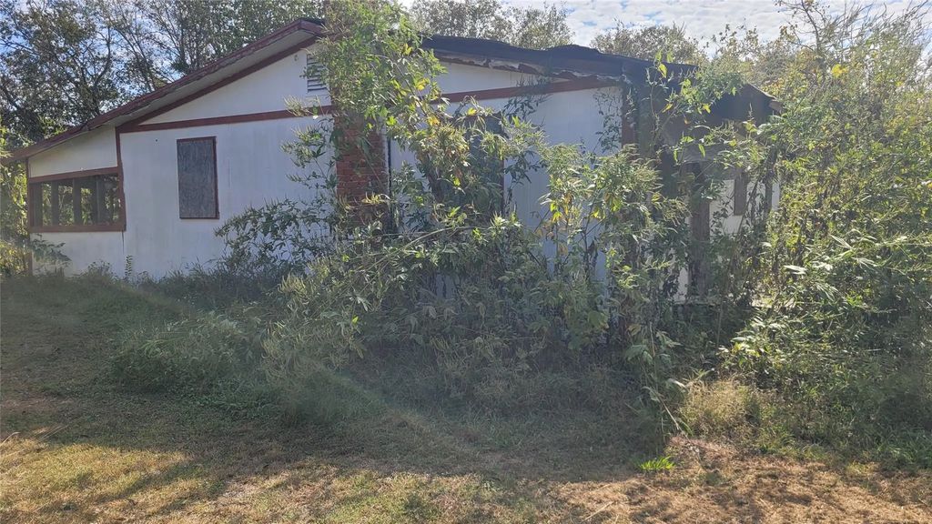9999 County Road 2884, Marlin