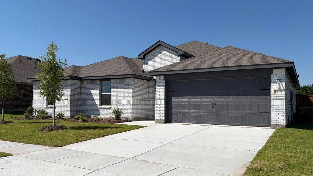 1913 Reveille Way, Terrell