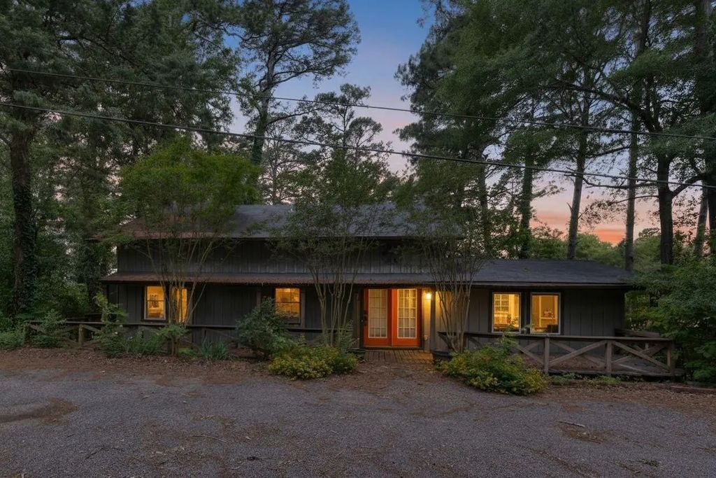 216 Pinewood Lane, Hideaway