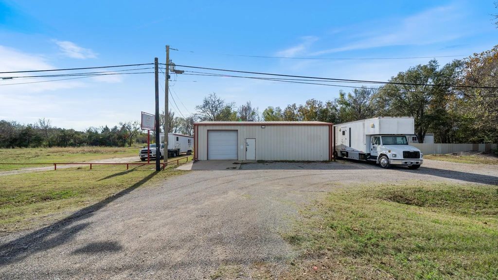 30719 State Highway 64, Wills Point