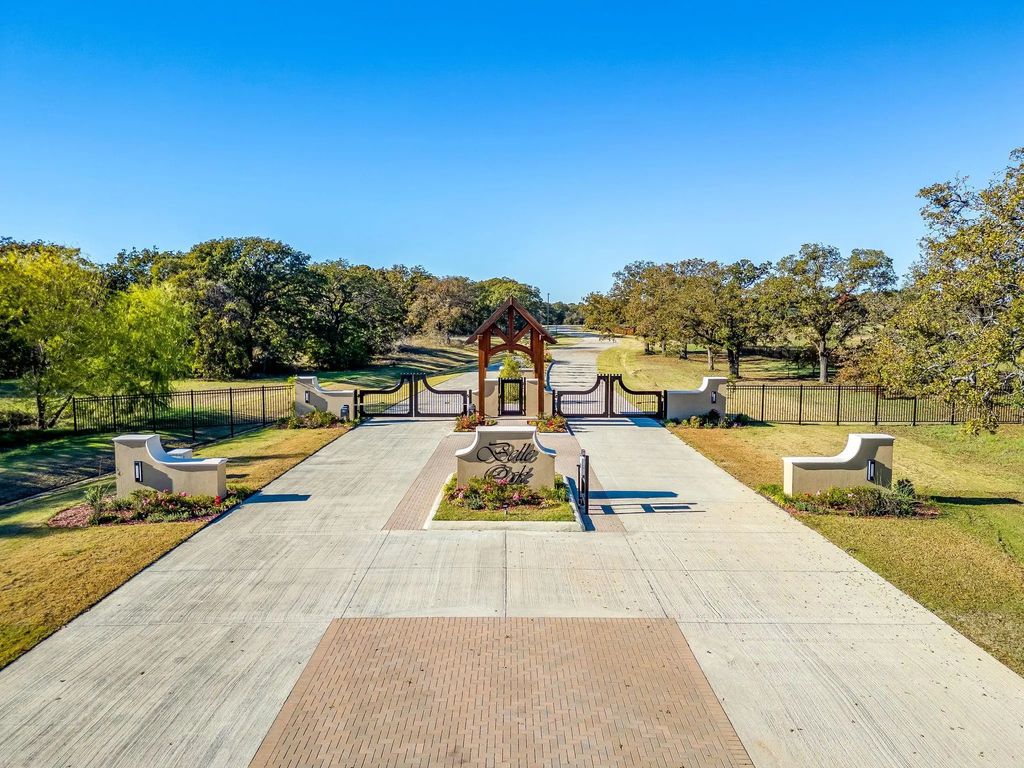 10213 Belle Oak Court, Burleson