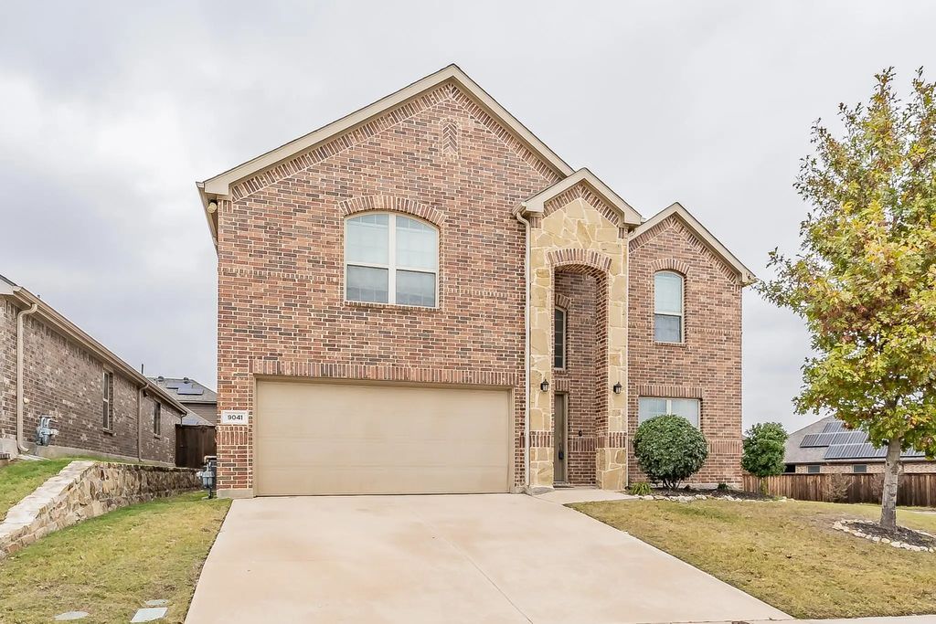 9041 Bronze Meadow Drive, Fort Worth