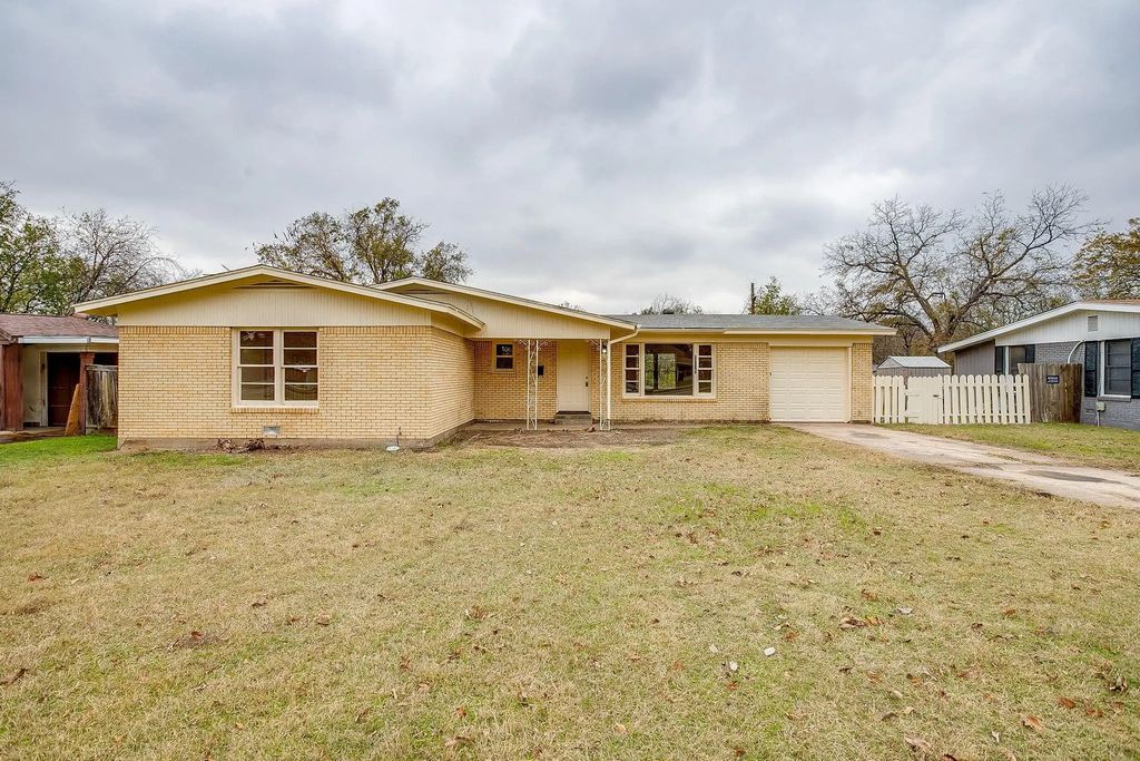 4315 Mackey Drive, North Richland Hills