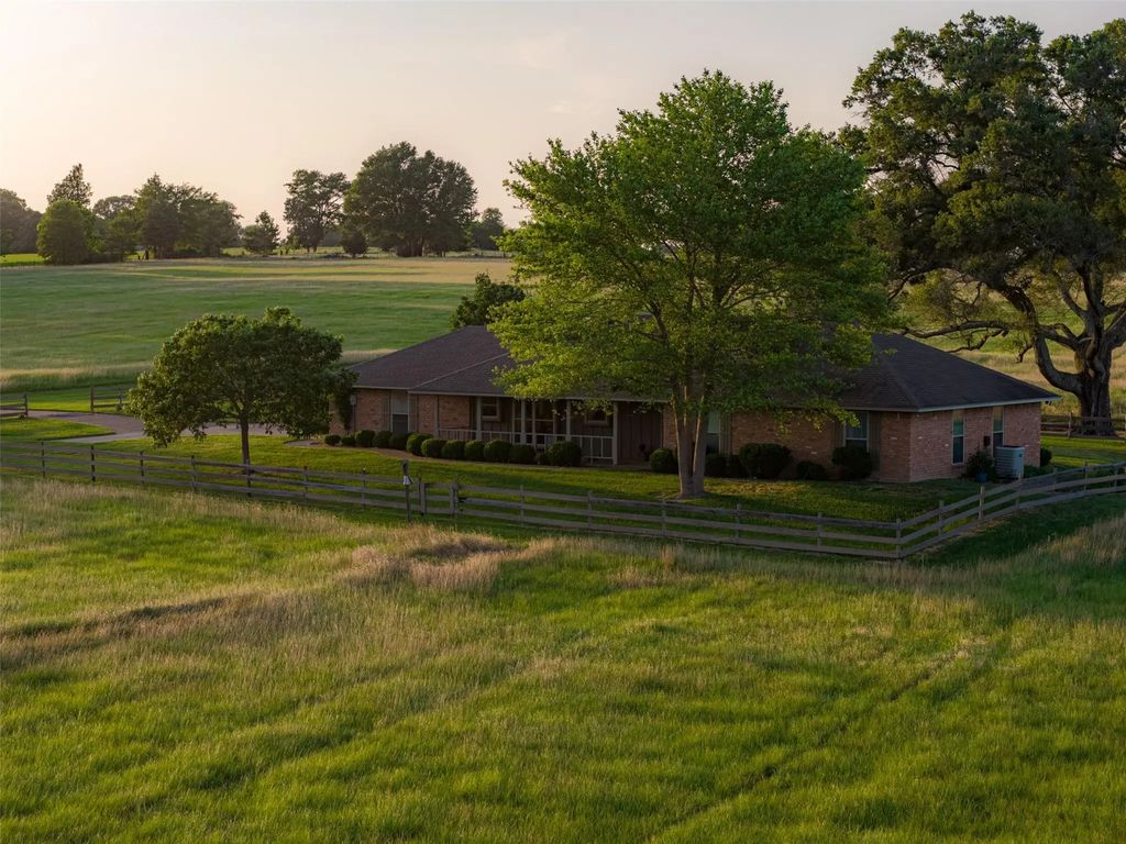 13612 County Road 3900, Athens