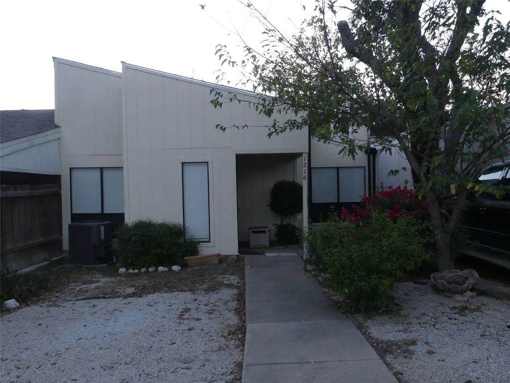 1216 Runaway Bay Drive, Runaway Bay
