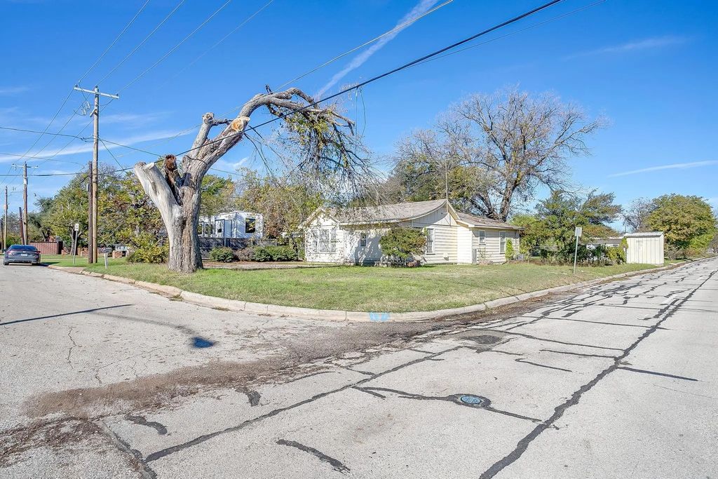 7900 Raymond Avenue, White Settlement