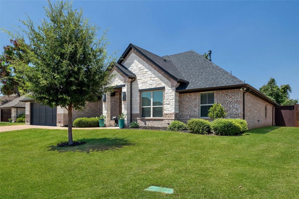 1019 Anna Circle, Granbury