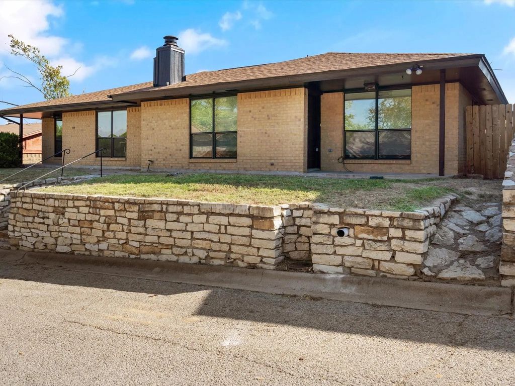 1117 S Rusk Street 1117, Weatherford