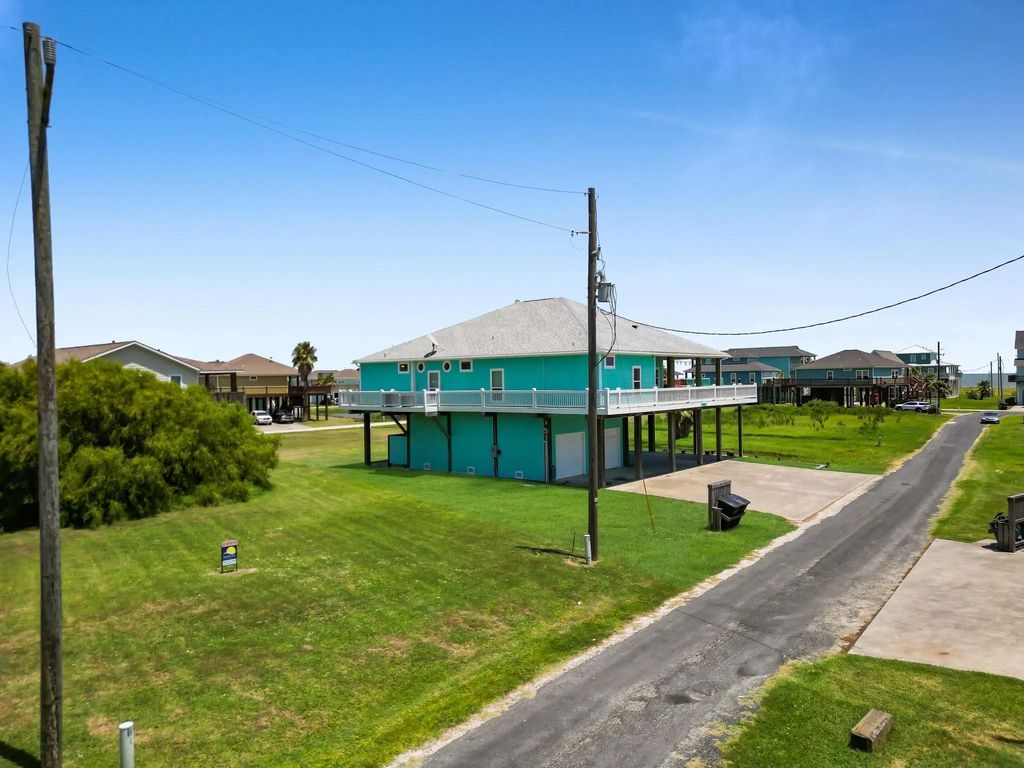 922 Palmridge Drive, Port Bolivar