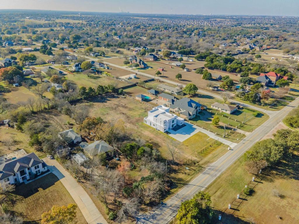 1124 W Pleasant Run Road, DeSoto