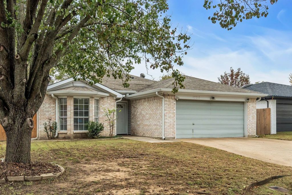 1725 Gainsborough Way, Fort Worth
