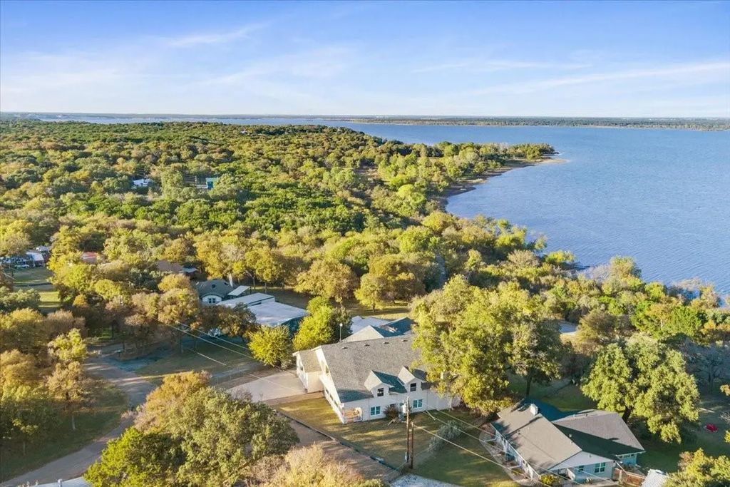 321 County Road 1630, Clifton