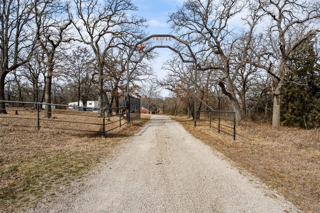 7698 Fm 920 , Poolville