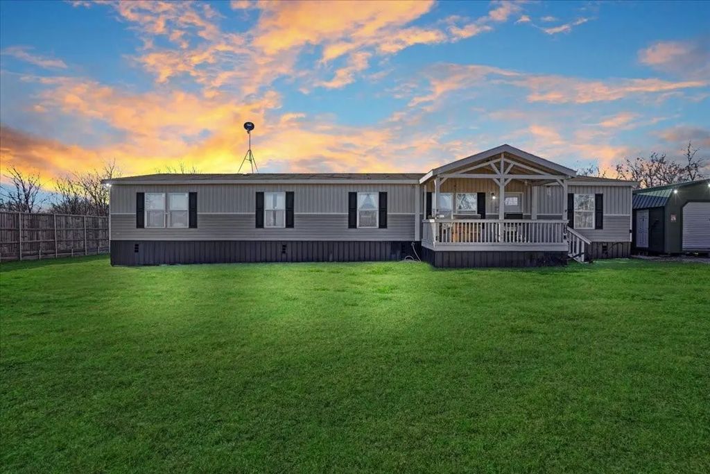 5740 County Road 1091, Celeste