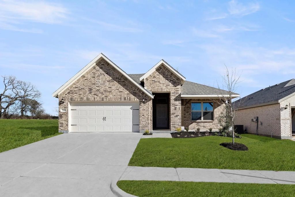 7816 Kingfisher Road, Aubrey