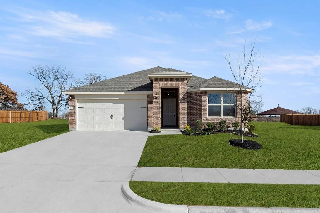 7704 Kingfisher Road, Aubrey