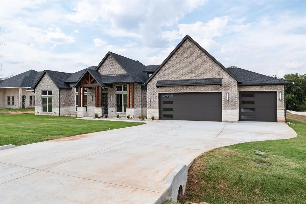 2300 Candlestick Drive, Granbury