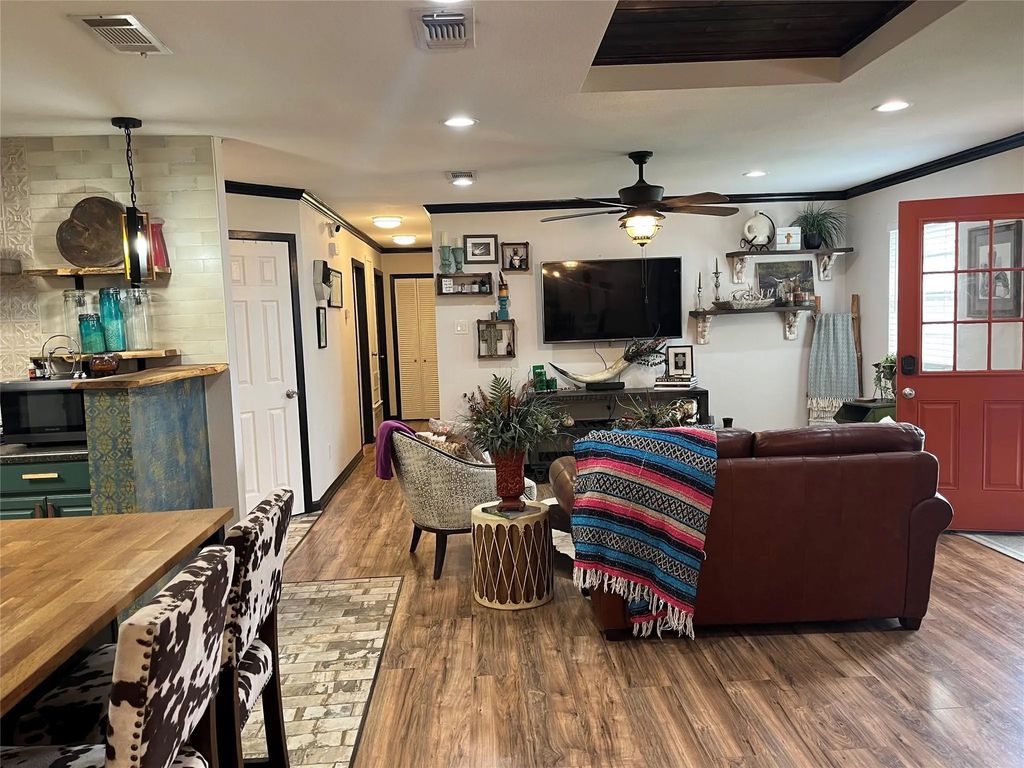 506 E Barton Street, Granbury