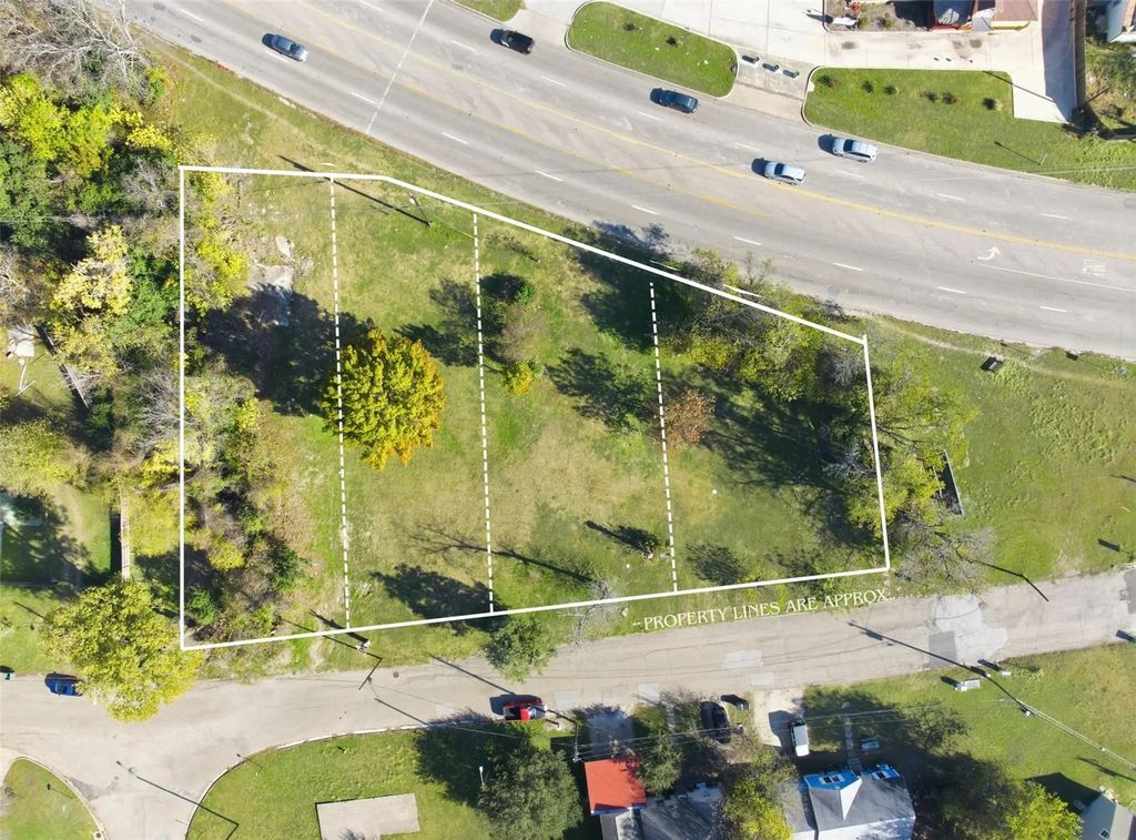 105, 107, 109, 111 Victory Drive, Waco