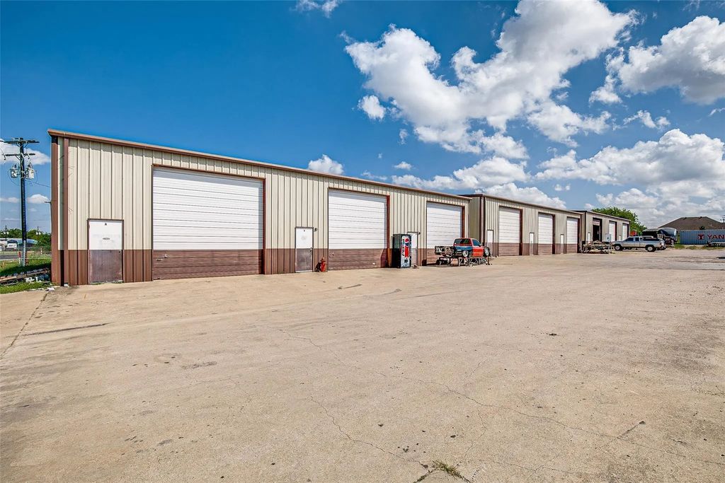 14860 State Highway 205 B, Terrell