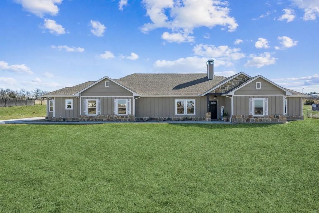 1084 Justin Drive, Springtown