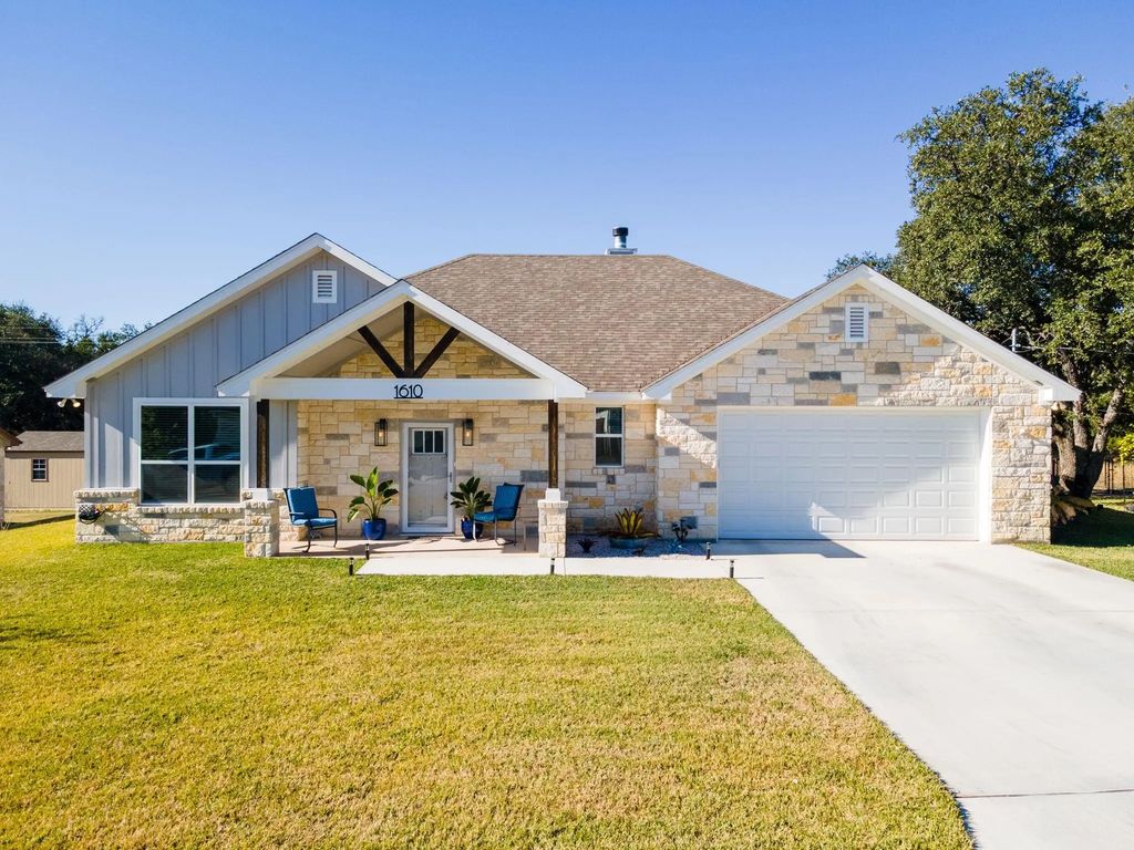 1610 Badger Lane, Lampasas