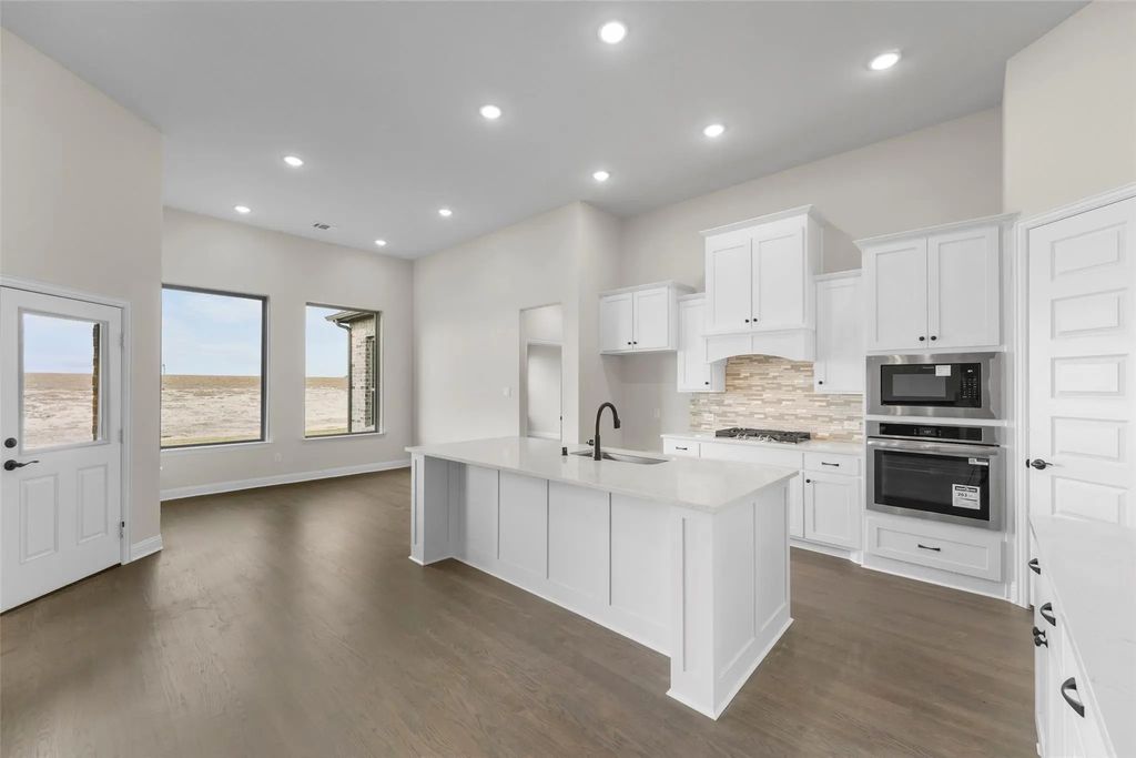 144 Lila Lake Drive, Waxahachie