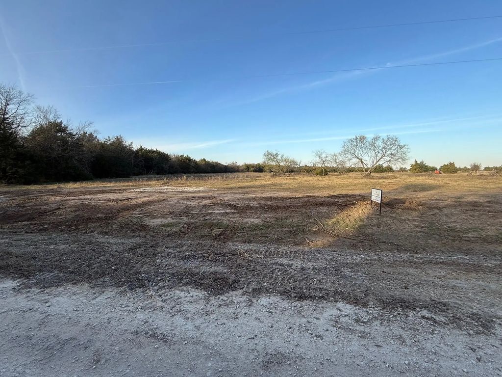 932 Limestone Cty Rd 240, Mexia