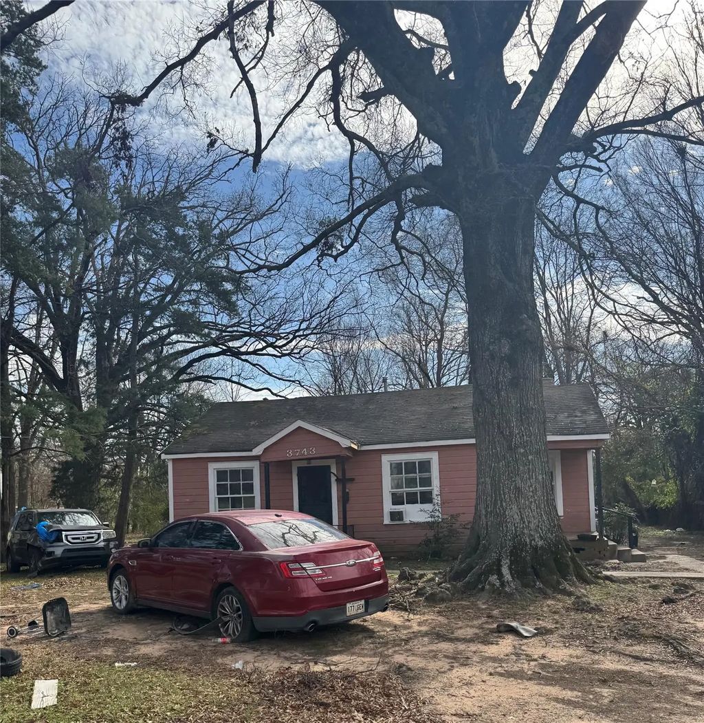 3743 W College Street, Shreveport