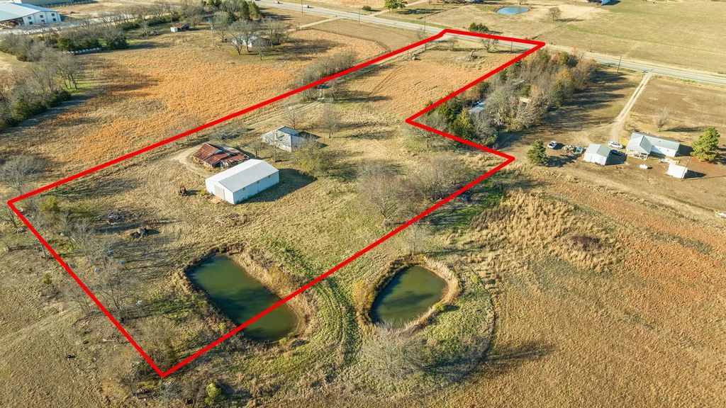 109 Private Rd 24980, Brookston