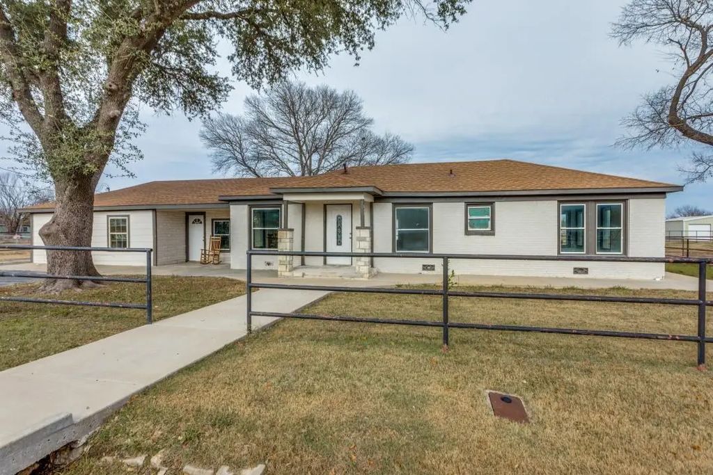 817 Stella Mae Drive, Fort Worth